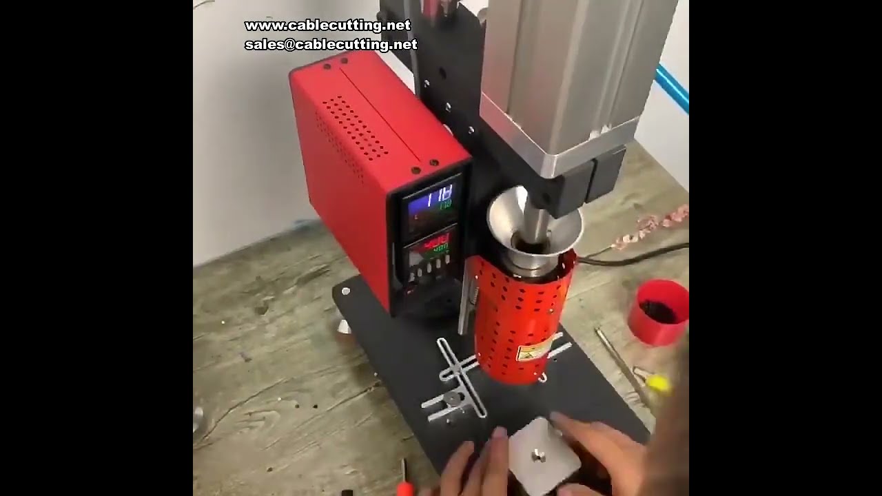 100G 半自動氣壓射出成型機｜耳機外殼、電源線、USB插頭專用