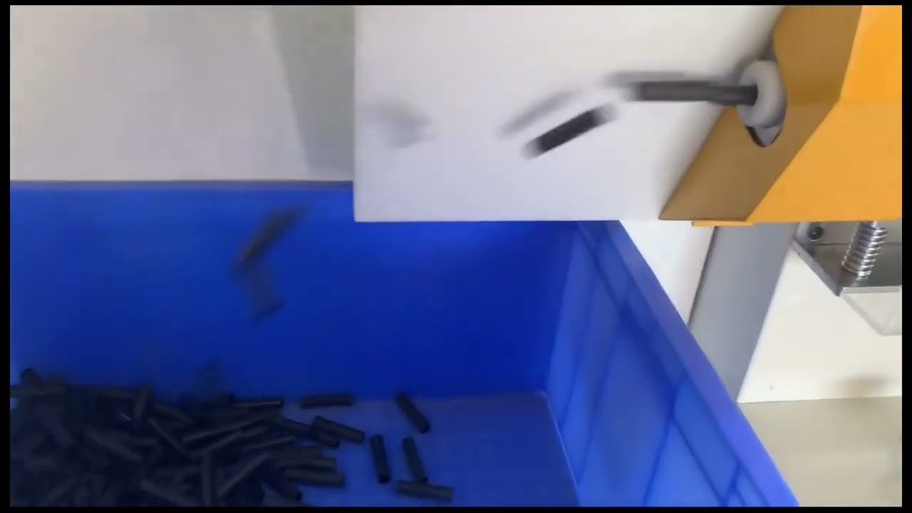 自動橡膠軟管 PVC 矽膠 EPDM 泡棉管裁切機｜高效精準切割設備