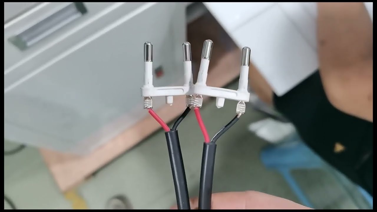 自動震盤送料電源線插頭端子壓接機｜2針3針插頭組裝設備