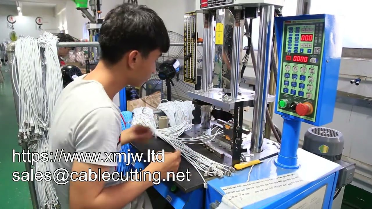 全自動立式塑膠射出成型機｜Micro USB Type-C 線材專用｜高效精密注塑設備