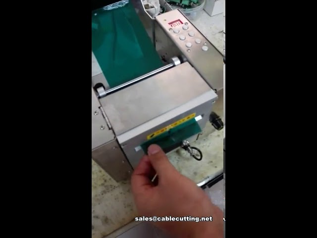 200mm超寬幅綠色薄膜膠帶自動貼膠機｜高效工廠自動化包裝設備